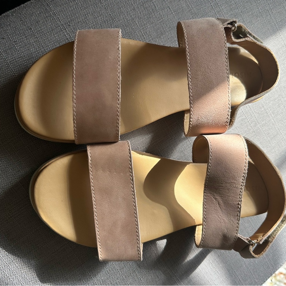 Nisolo Tan Sandals Minimalist Design